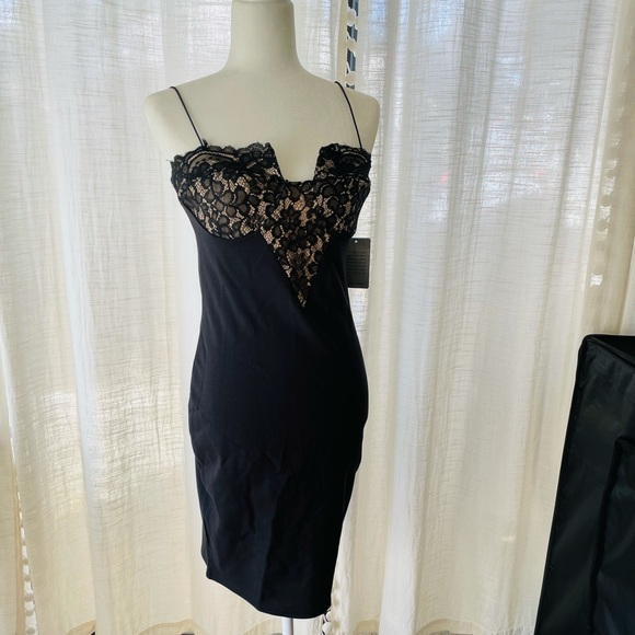 Love by Design M Black Regina Notched Lace Bodice Bodycon Dress - Picture 2 of 6